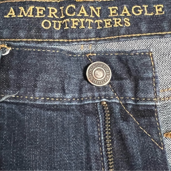 American Eagle Outfitters Slim Jeans 98% Cotton 2% Spandex  Size 32/34 - Picture 7 of 10